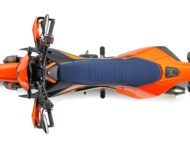 KTM 690 SMC R 2026 127 KTM 690 SMC R 2026 estudio3