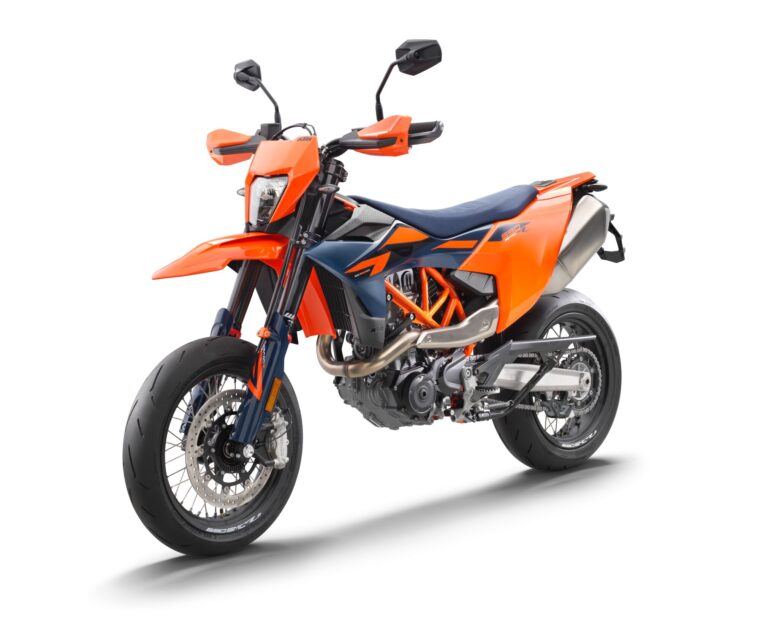 KTM-690-SMC-R-2026-estudio4
