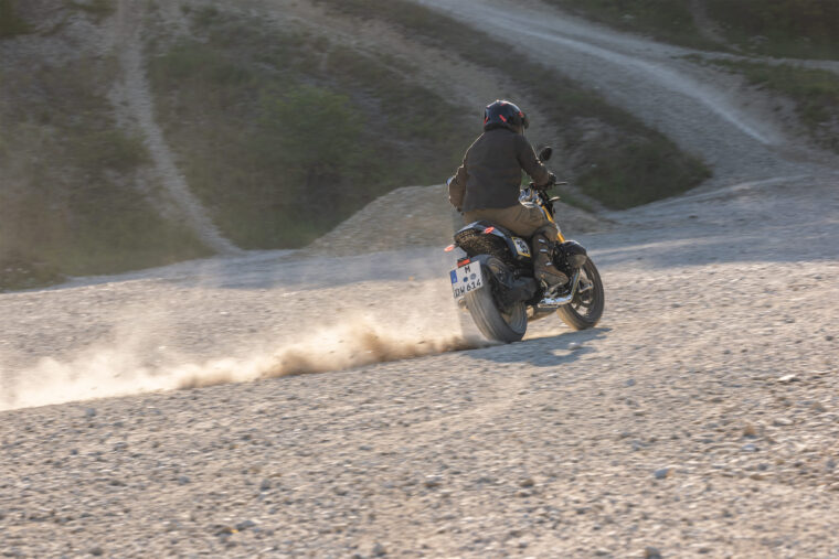 Kit-The-Tracker-BMW-R-12-nineT-25