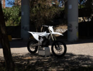 Stark Varg MX 1 2 2026 estaticas blanco1