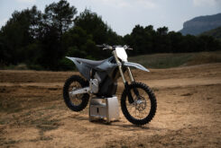 Stark Varg MX 1 2 2026 estaticas gris1