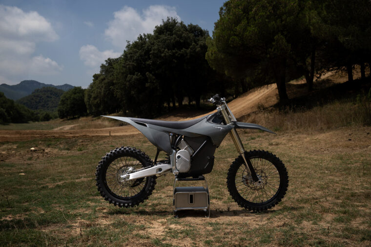 Stark-Varg-MX-1-2-2026-estaticas-gris4