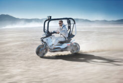 BMW Motorrad Vision CE. ¡El BMW C1 de nuestra era será eléctrico! 12 BMW Motorrad Vision CE accion2