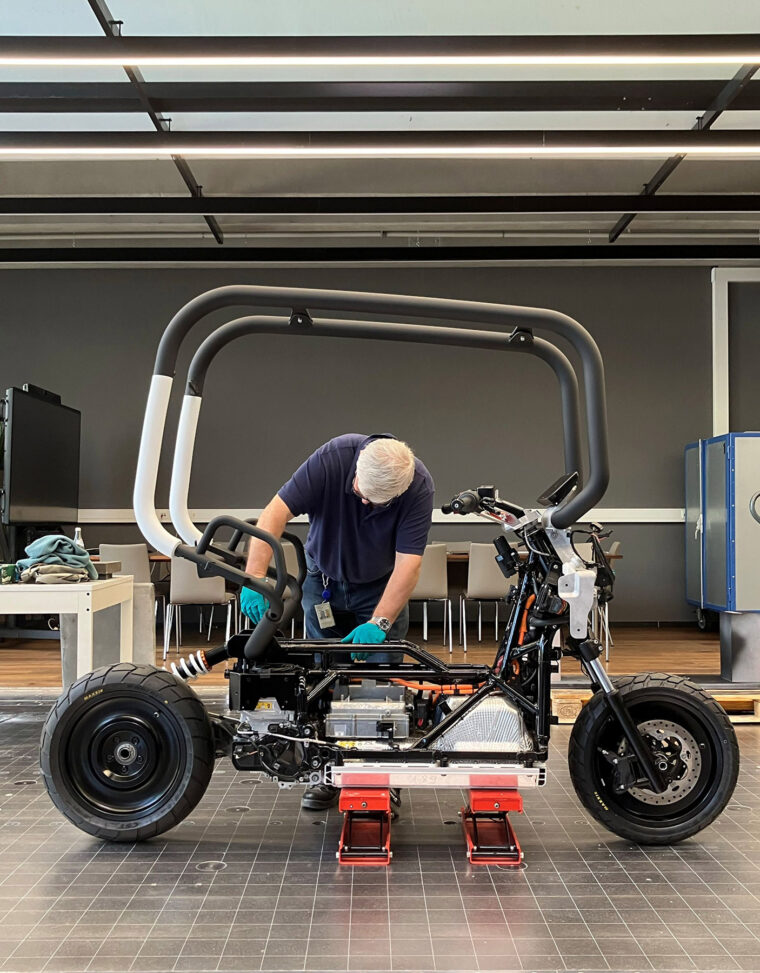 BMW-Motorrad-Vision-CE-taller4