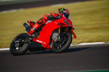 Ducati Panigale V4 R 2026 accion11