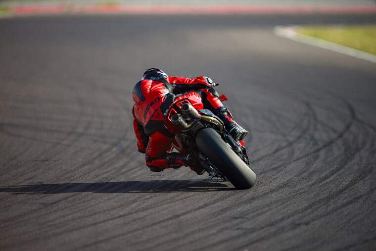 Ducati-Panigale-V4-R-2026-accion13