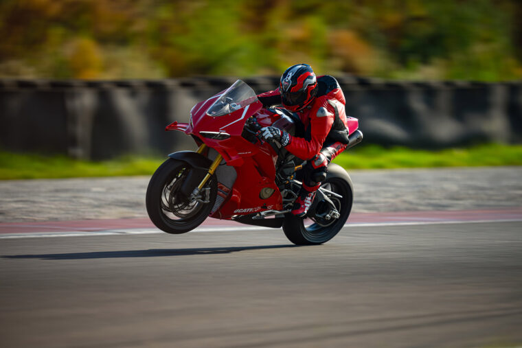 Ducati-Panigale-V4-R-2026-accion16