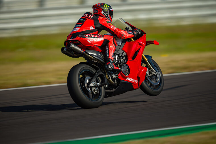 Ducati-Panigale-V4-R-2026-accion17