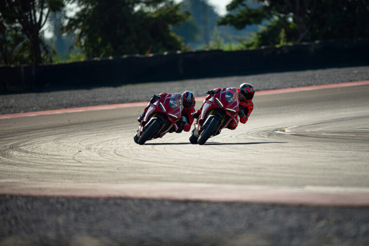 Ducati-Panigale-V4-R-2026-accion18