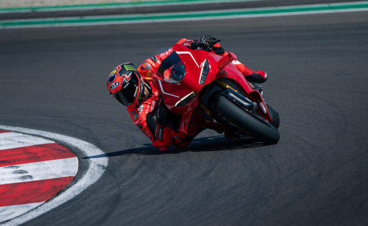 Ducati-Panigale-V4-R-2026-accion19