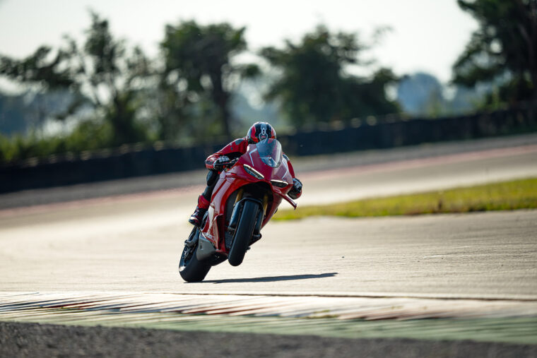 Ducati-Panigale-V4-R-2026-accion20