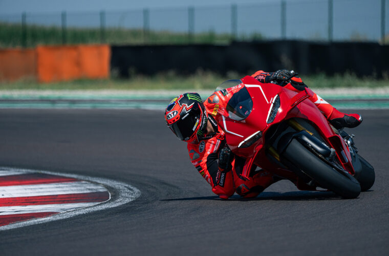 Ducati-Panigale-V4-R-2026-accion23