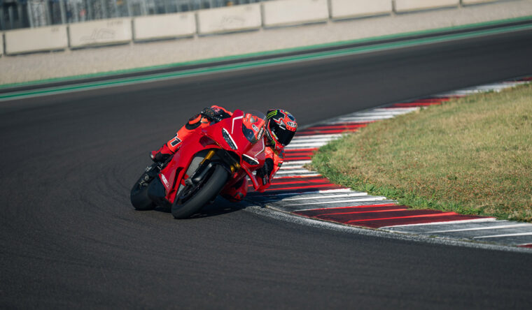 Ducati-Panigale-V4-R-2026-accion24
