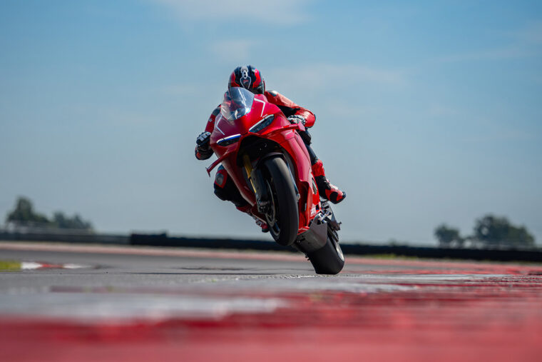 Ducati-Panigale-V4-R-2026-accion26
