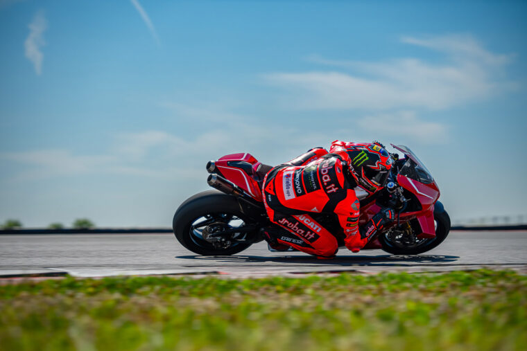 Ducati-Panigale-V4-R-2026-accion31