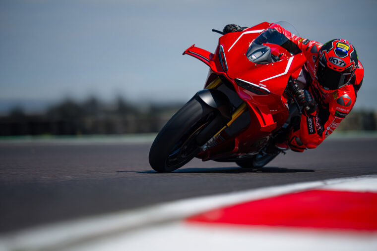 Ducati-Panigale-V4-R-2026-accion34