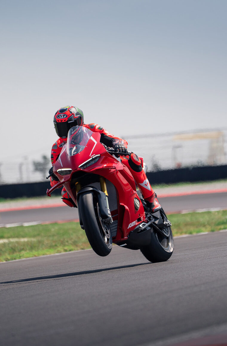 Ducati-Panigale-V4-R-2026-accion41