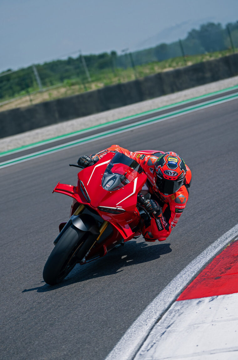 Ducati-Panigale-V4-R-2026-accion42