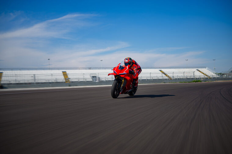 Ducati-Panigale-V4-R-2026-accion8