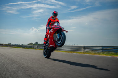Ducati Panigale V4 R 2026 accion9