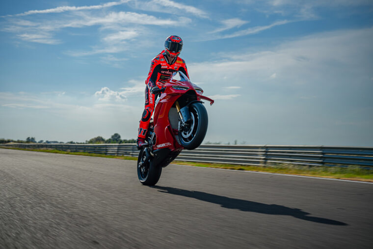 Ducati-Panigale-V4-R-2026-accion9