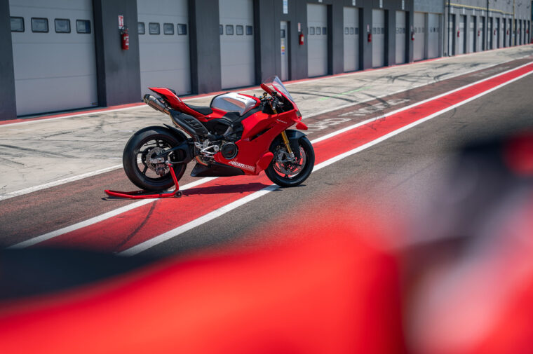 Ducati-Panigale-V4-R-2026-estaticas12