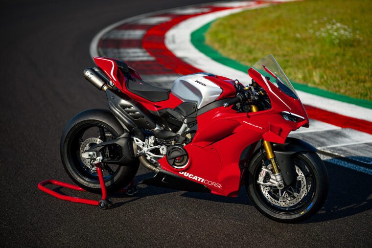 Ducati-Panigale-V4-R-2026-estaticas14