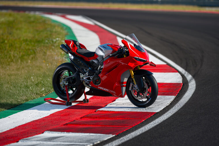Ducati-Panigale-V4-R-2026-estaticas15