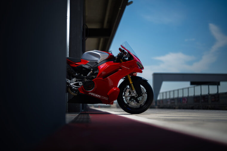 Ducati-Panigale-V4-R-2026-estaticas16
