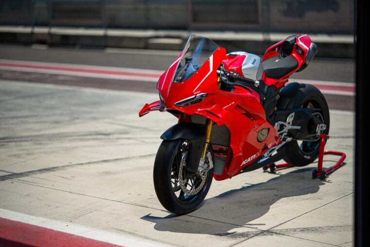 Ducati-Panigale-V4-R-2026-estaticas17