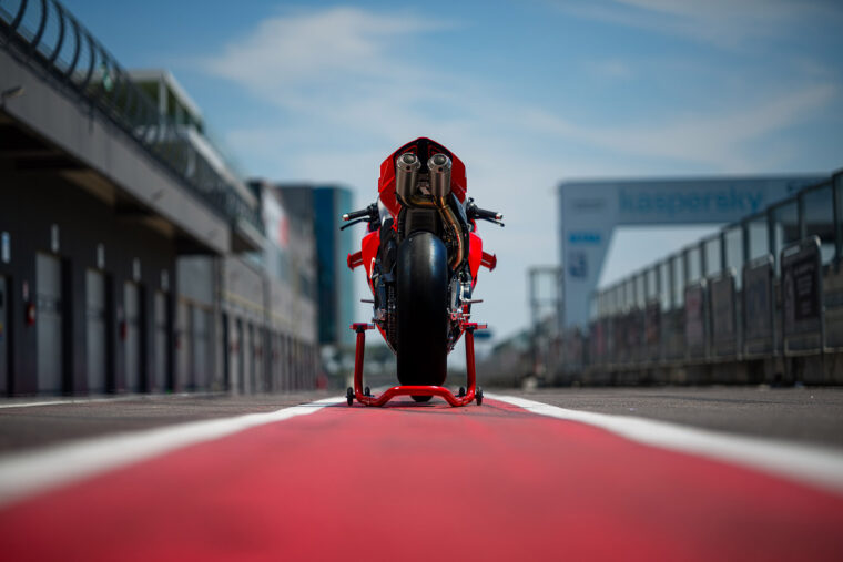 Ducati-Panigale-V4-R-2026-estaticas20