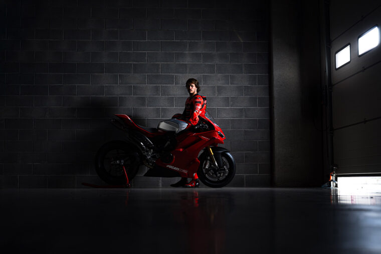 Ducati-Panigale-V4-R-2026-estaticas21