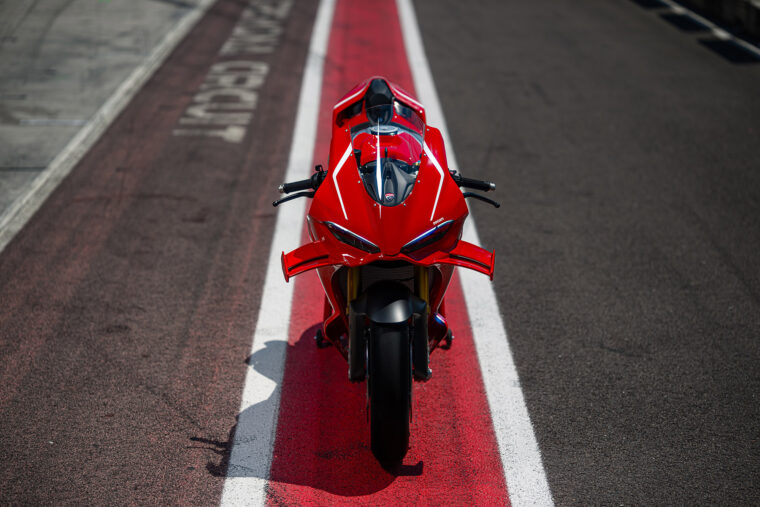 Ducati-Panigale-V4-R-2026-estaticas22