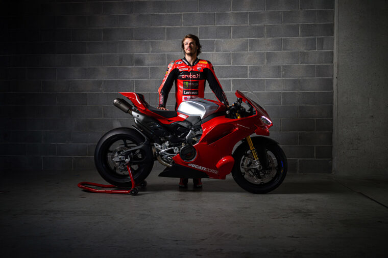 Ducati-Panigale-V4-R-2026-estaticas25