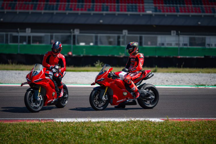 Ducati-Panigale-V4-R-2026-estaticas29