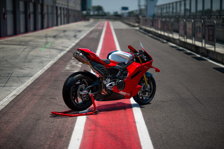 Ducati-Panigale-V4-R-2026-estaticas30
