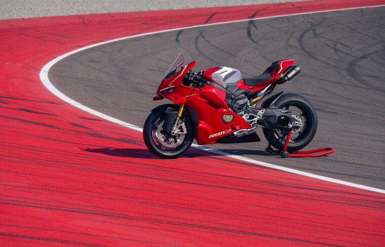 Ducati-Panigale-V4-R-2026-estaticas6