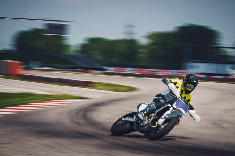 Husqvarna-FS-450-2026-accion2