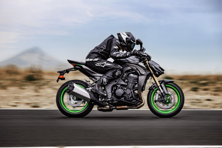 Kawasaki-Z1100-SE-2026-accion2