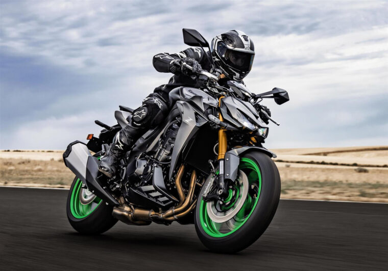 Kawasaki Z1100 SE 2026 accion5