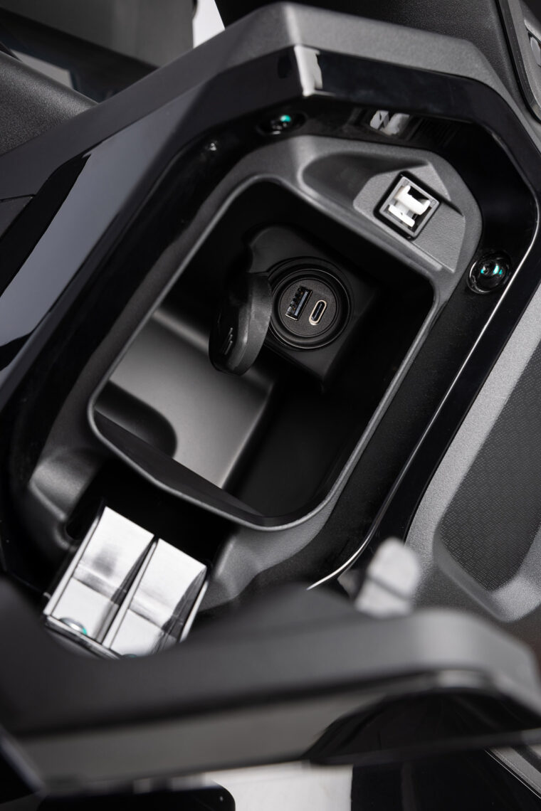 QJ-Fort-125N-2026-detalles14