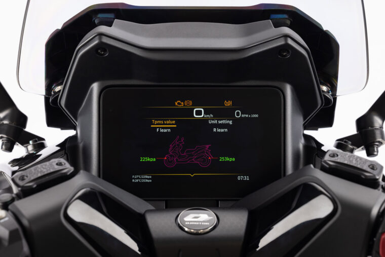 QJ-Fort-125N-2026-detalles34