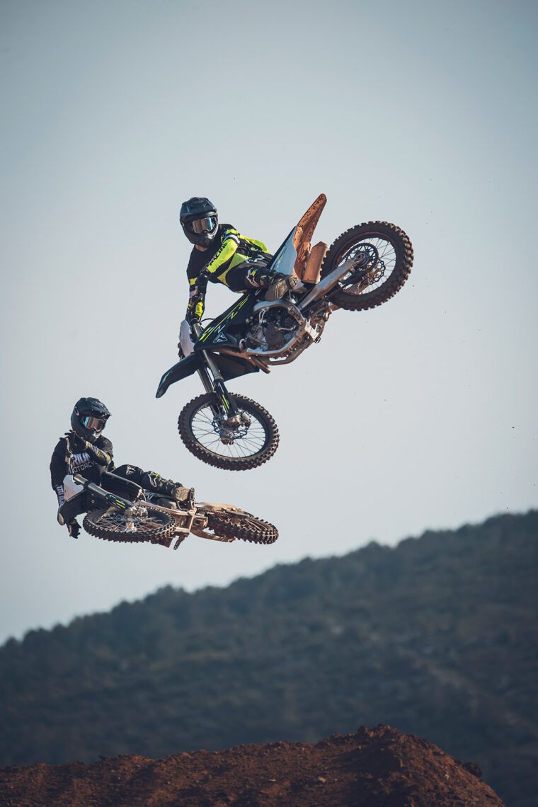 Triumph-TF-450-X-2026-accion1