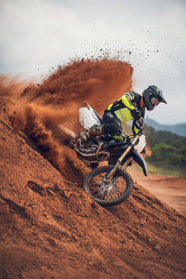 Triumph-TF-450-X-2026-accion10