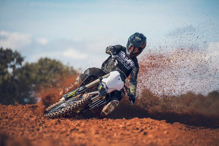 Triumph-TF-450-X-2026-accion14