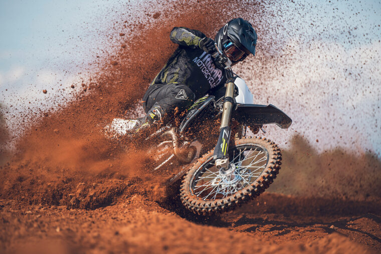 Triumph TF 450 X 2026 accion15