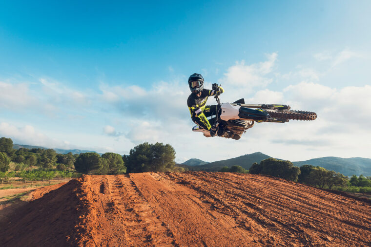 Triumph-TF-450-X-2026-accion6