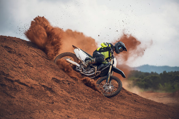 Triumph-TF-450-X-2026-accion9