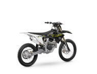 Triumph TF 450 X 2026 estudio3