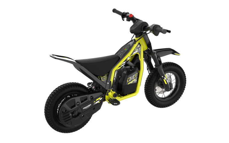 Triumph-TXP-12-Xplore-2026-Oset-estudio2